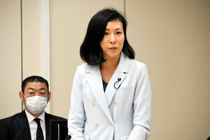 都議会の政治倫理条例検討委員会で謝罪する森愛都議=2025年5月16日午後、都庁